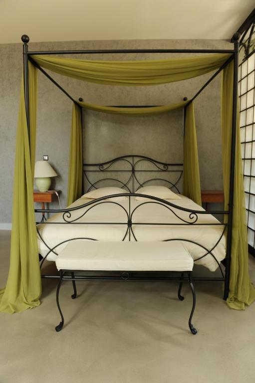 Bed and Breakfast Logis De Nantas Saint-Jean-Bonnefonds Zimmer foto