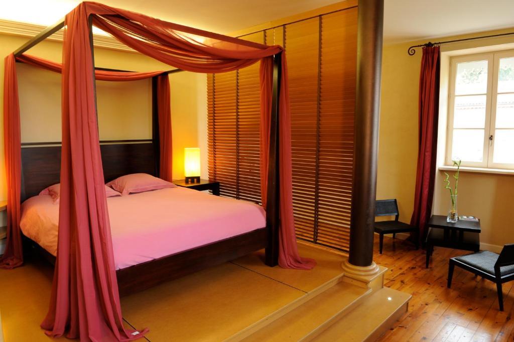 Bed and Breakfast Logis De Nantas Saint-Jean-Bonnefonds Zimmer foto