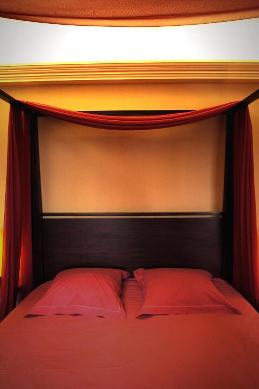 Bed and Breakfast Logis De Nantas Saint-Jean-Bonnefonds Zimmer foto