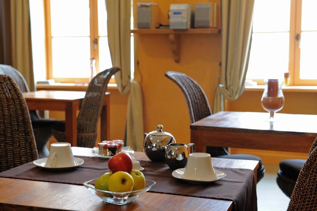 Bed and Breakfast Logis De Nantas Saint-Jean-Bonnefonds Exterior foto